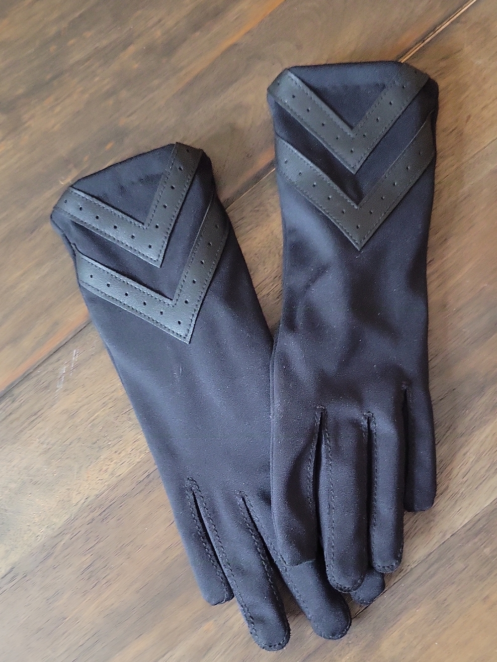 Isotoner NWOT Women's Spandex Fleece Lined Shortie Gloves